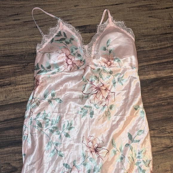 5-Piece Silk Pink Floral Pajama Set - Picture 2 of 4